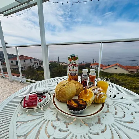 Casa Santana With Ocean Views, Parking & Wifi
