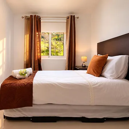 Casa Santana With Ocean Views, Parking & Wifi Apartment