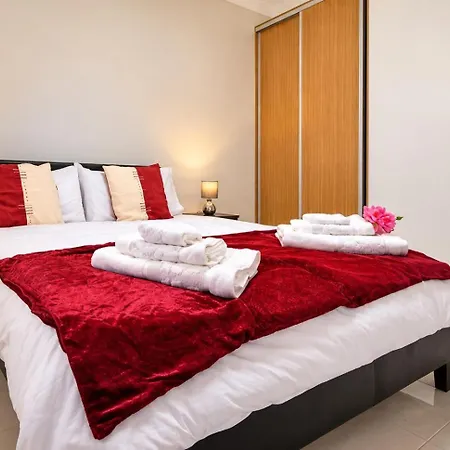 Casa Santana With Ocean Views, Parking & Wifi Estreito Da Calheta
