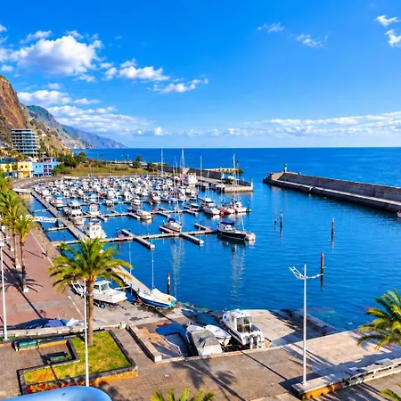 Casa Santana With Ocean Views, Parking & Wifi Apartment Estreito Da Calheta